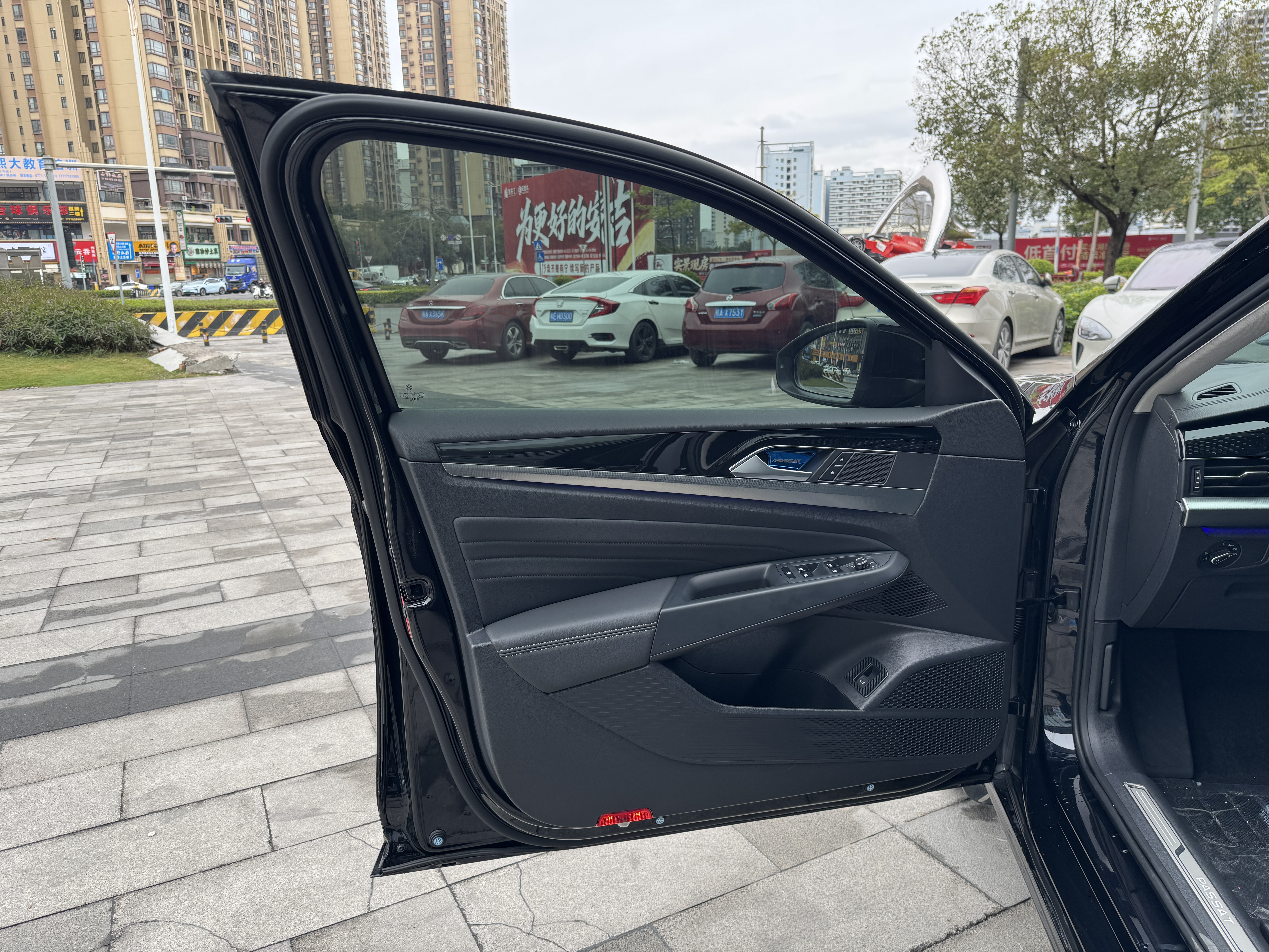 Volkswagen Passat 2022 car image #28