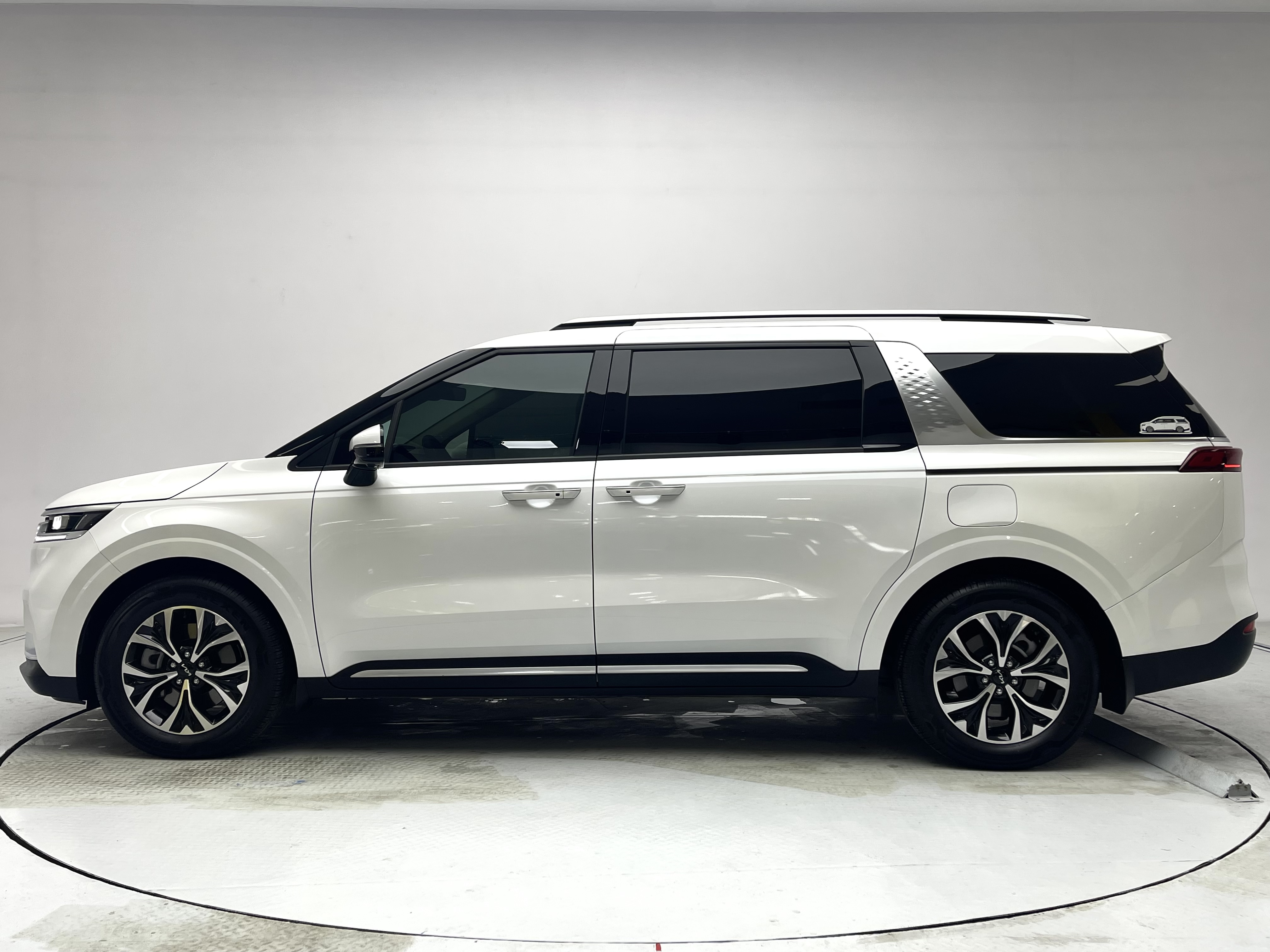 Kia Carnival 2024 immagine di auto #28