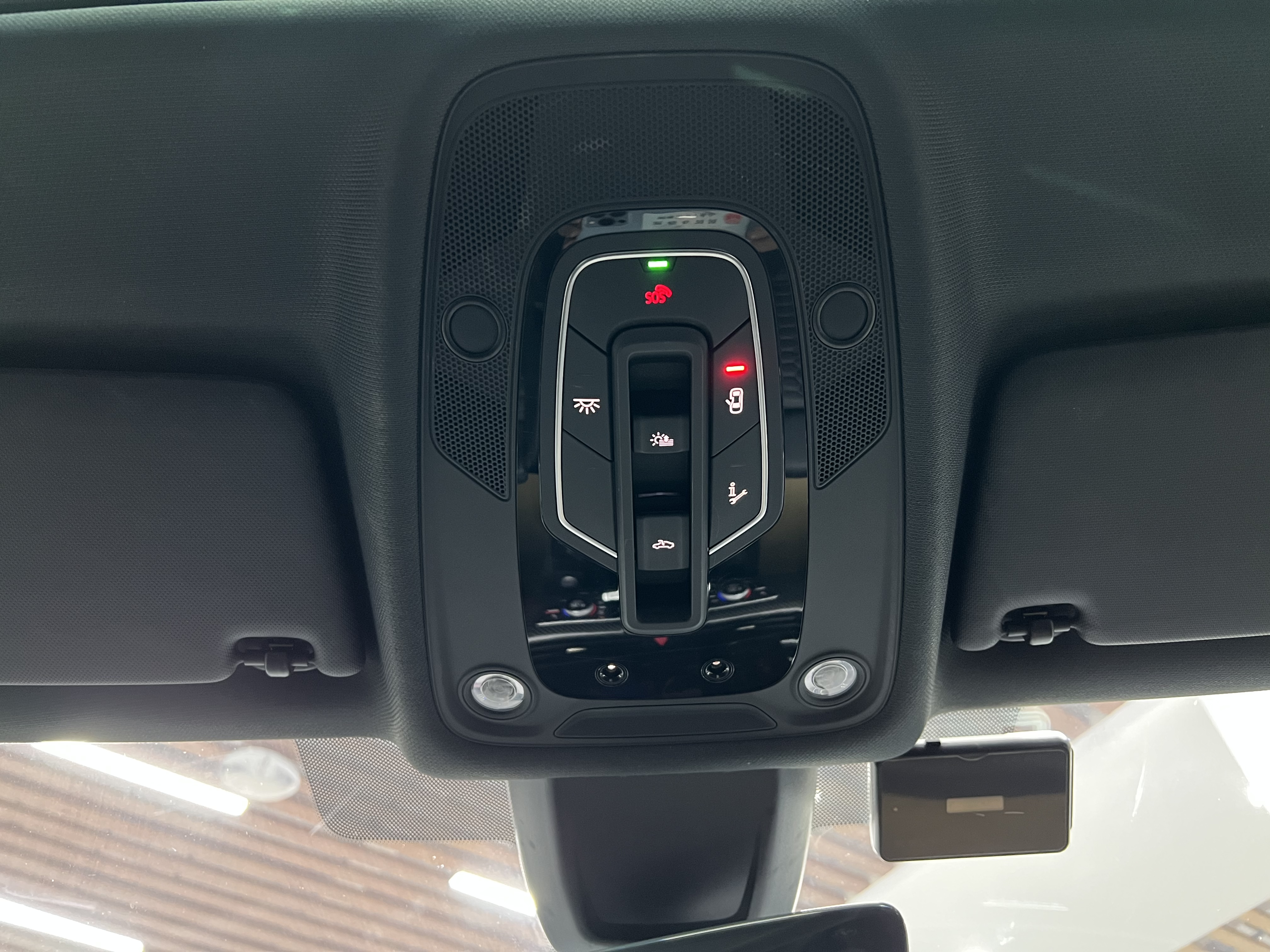 Audi RS 4 2022 car image #28