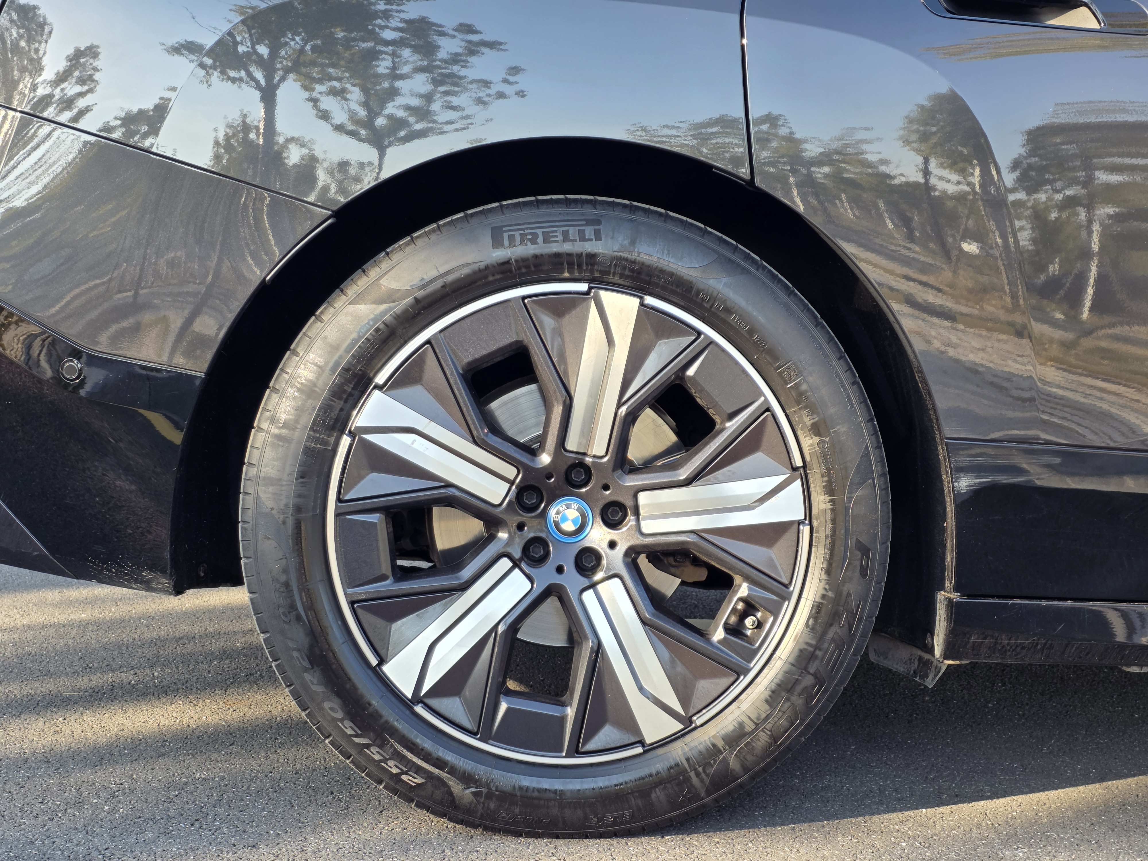 BMW iX 2022 car image #28