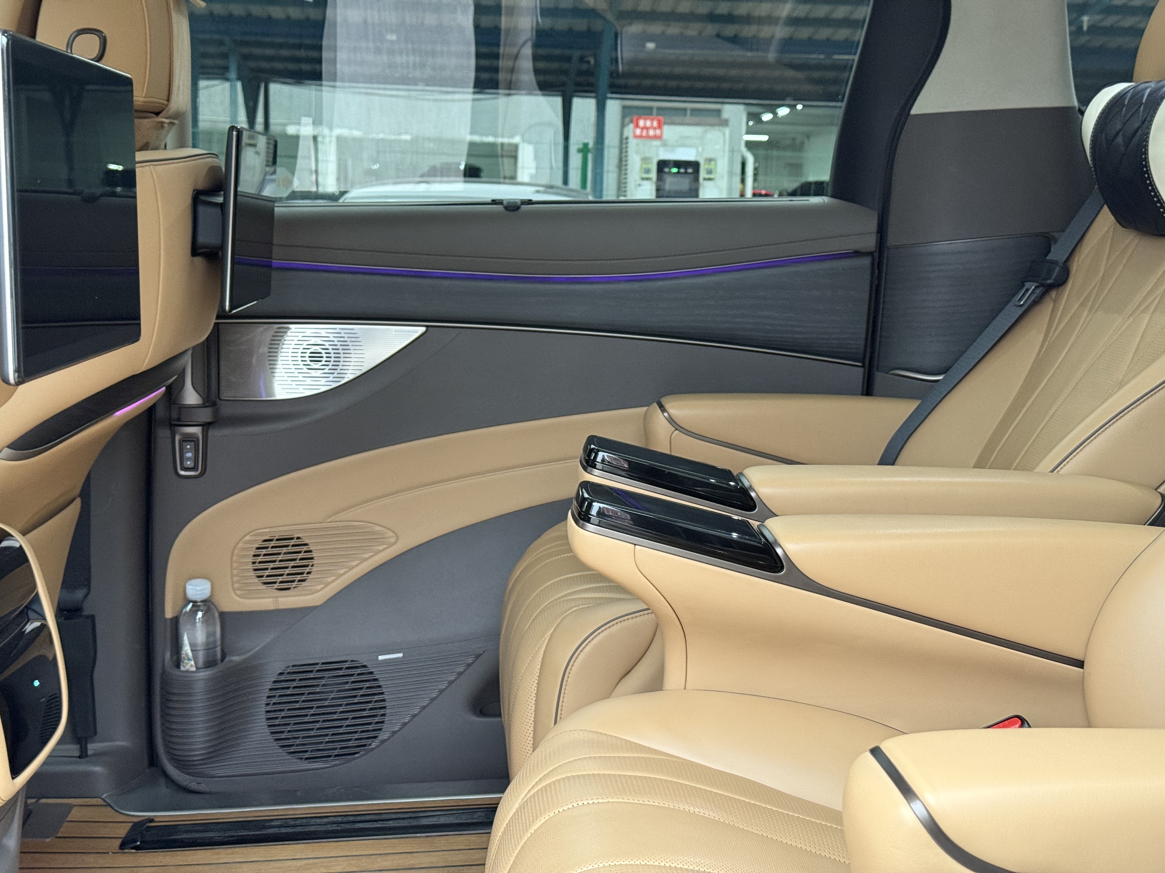 腾势 腾势D9 2023 汽车图片 #28