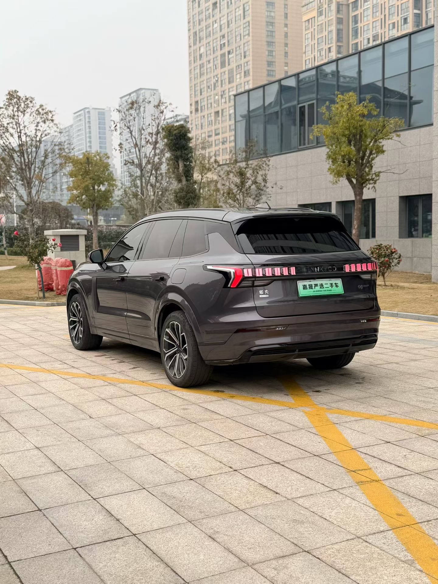 Lynk & Co 09 EM-P 2023 #28 Lynk & Co 09 EM-P 2023 car image #28