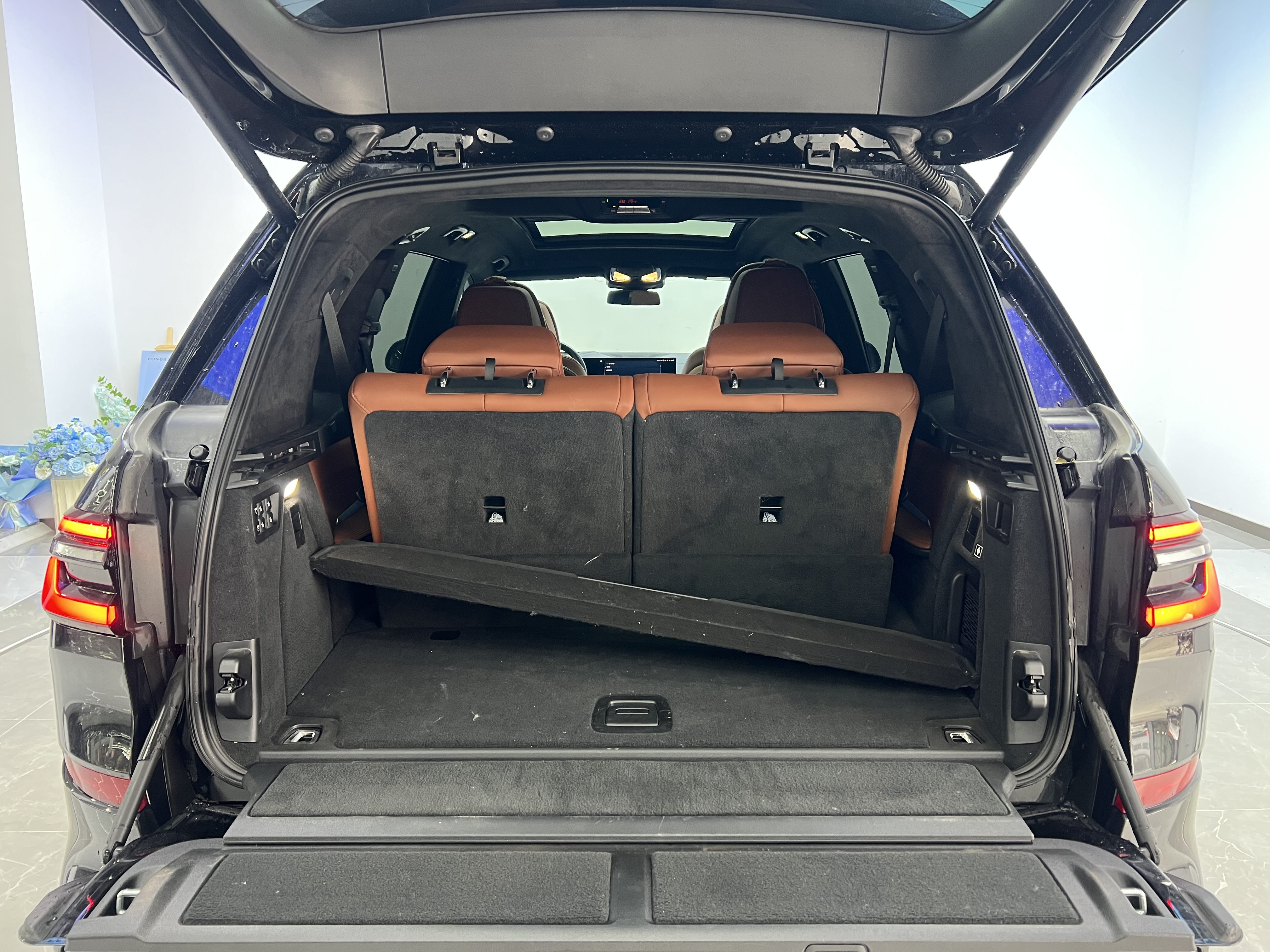 BMW X7 M60i 2023 immagine di auto #28