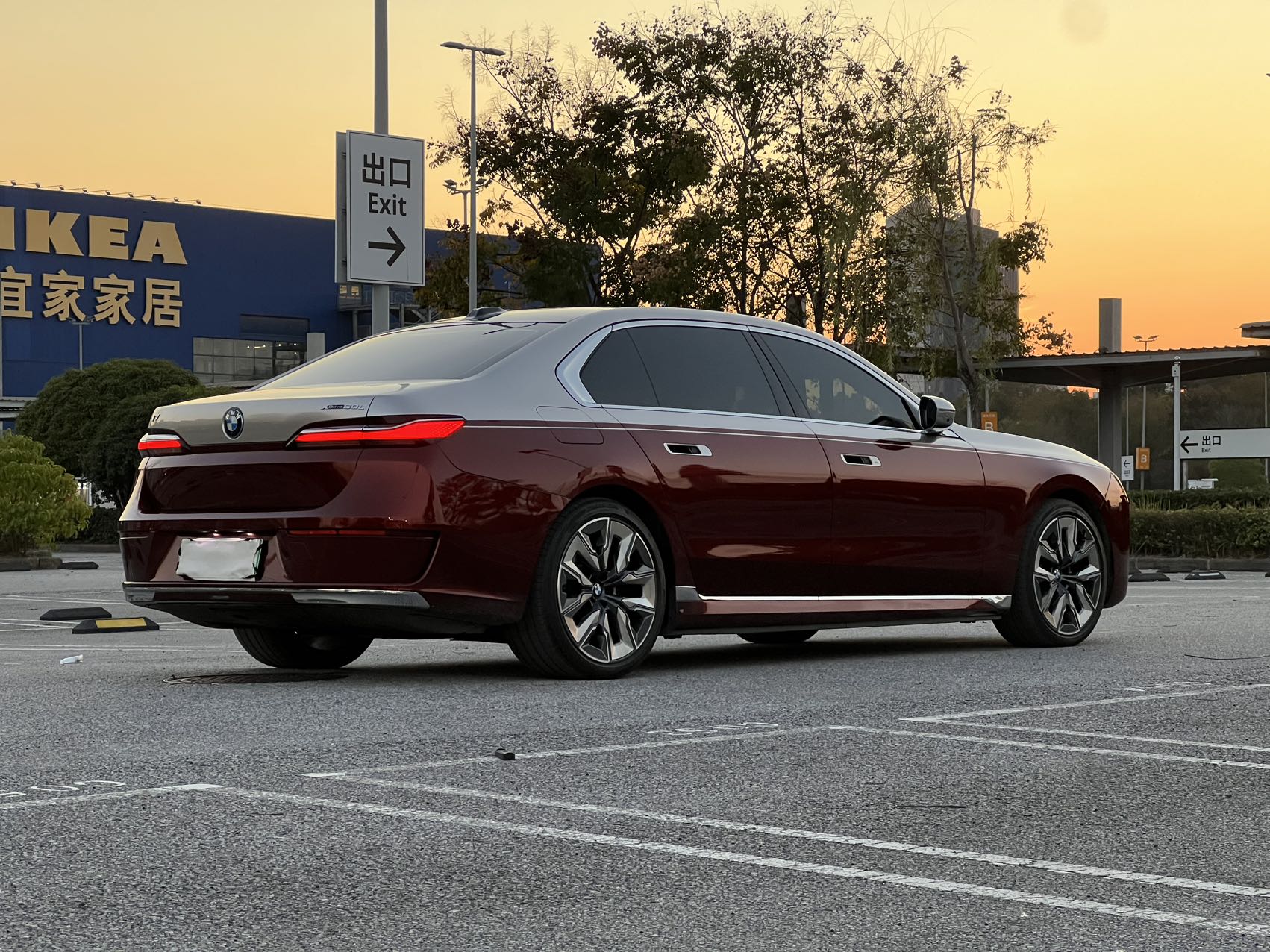 BMW i7 2023 car image #28