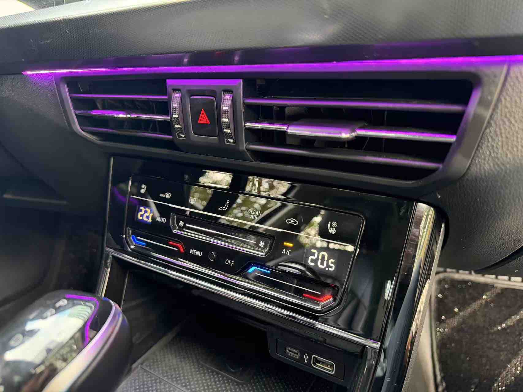 Volkswagen Passat 2023 car image #28