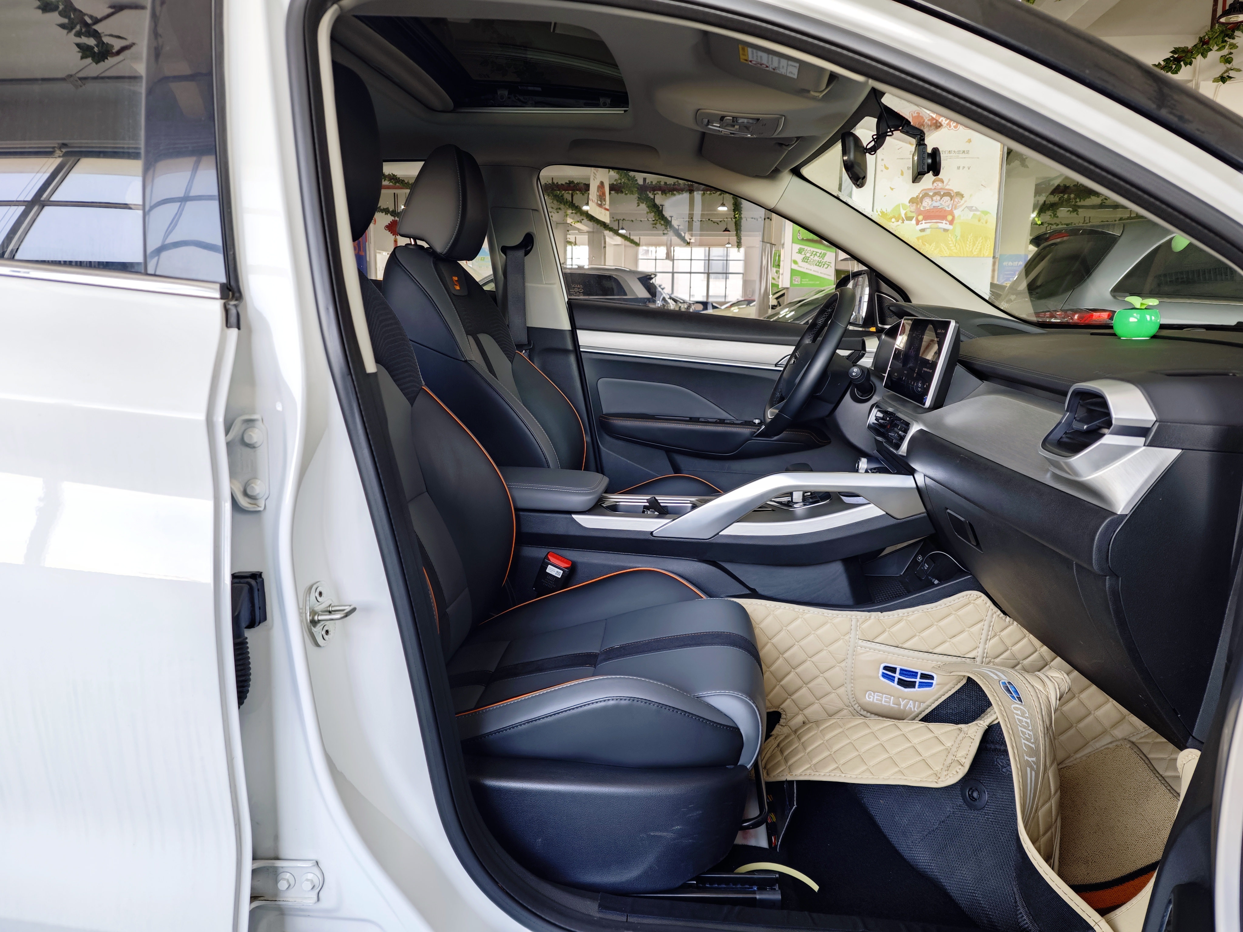 GEELY Coolray 2023 #28 GEELY Coolray 2023 car image #28
