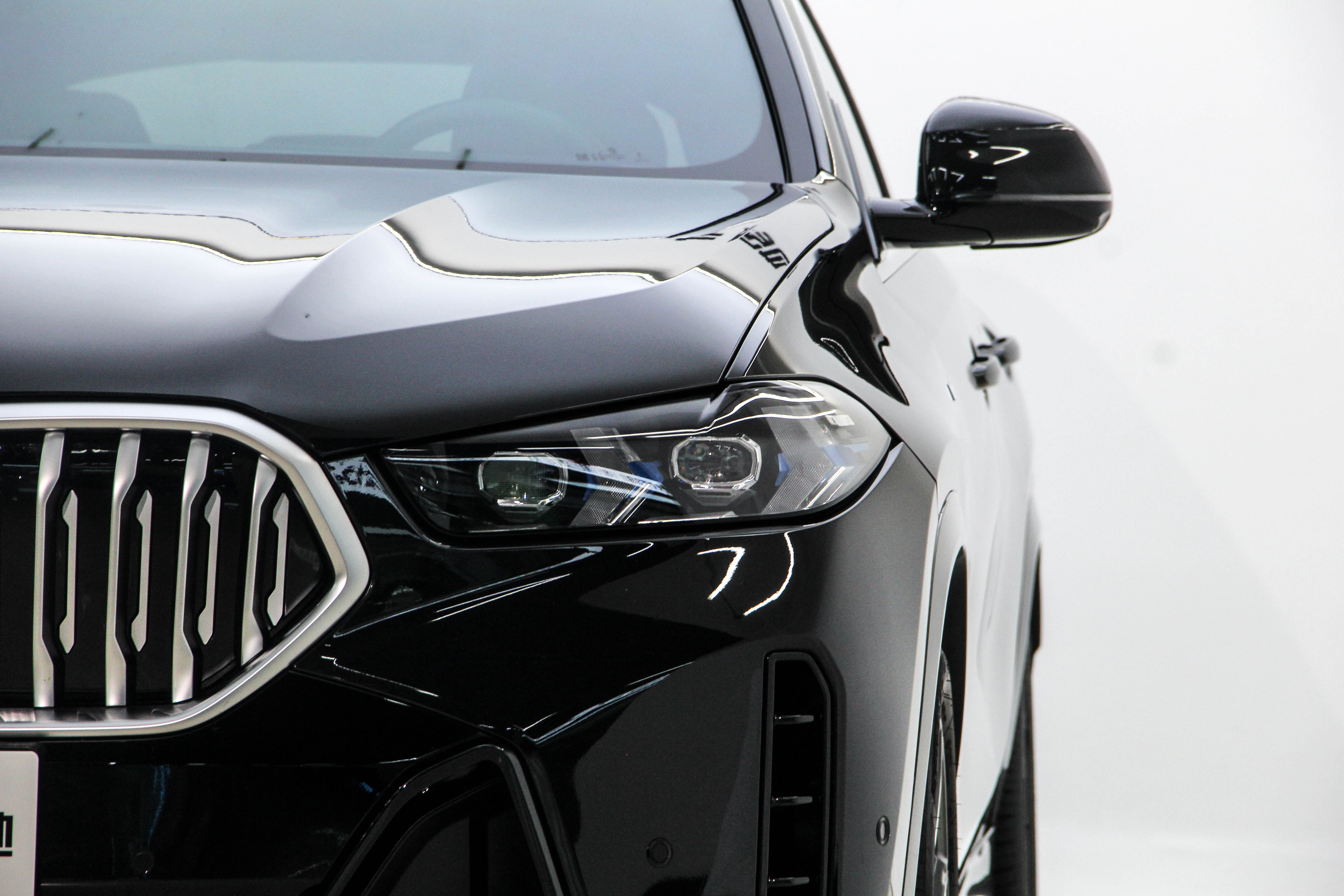 BMW X6 2025 car image #28