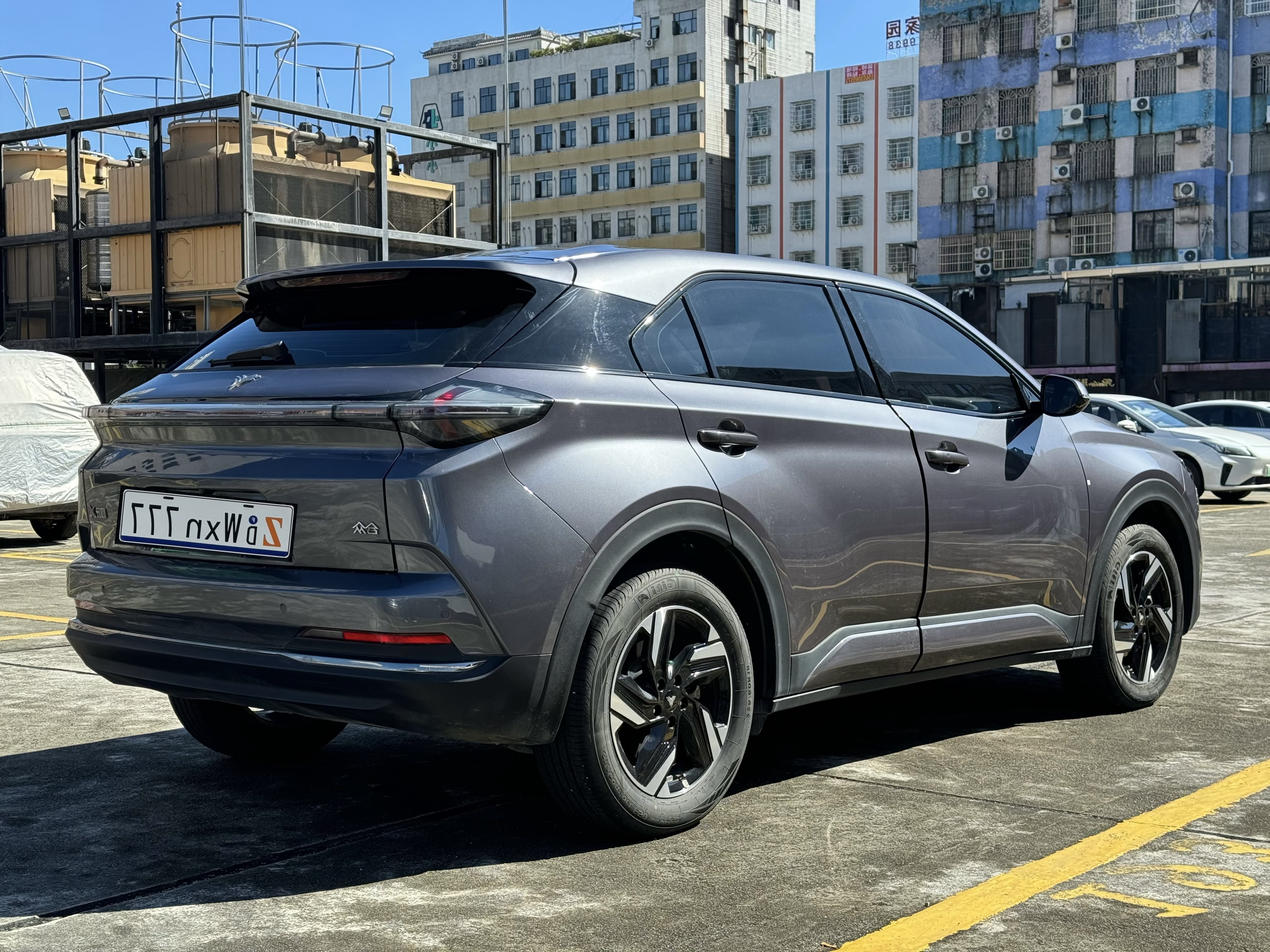 哪吒汽车 哪吒X 2024 汽车图片 #28