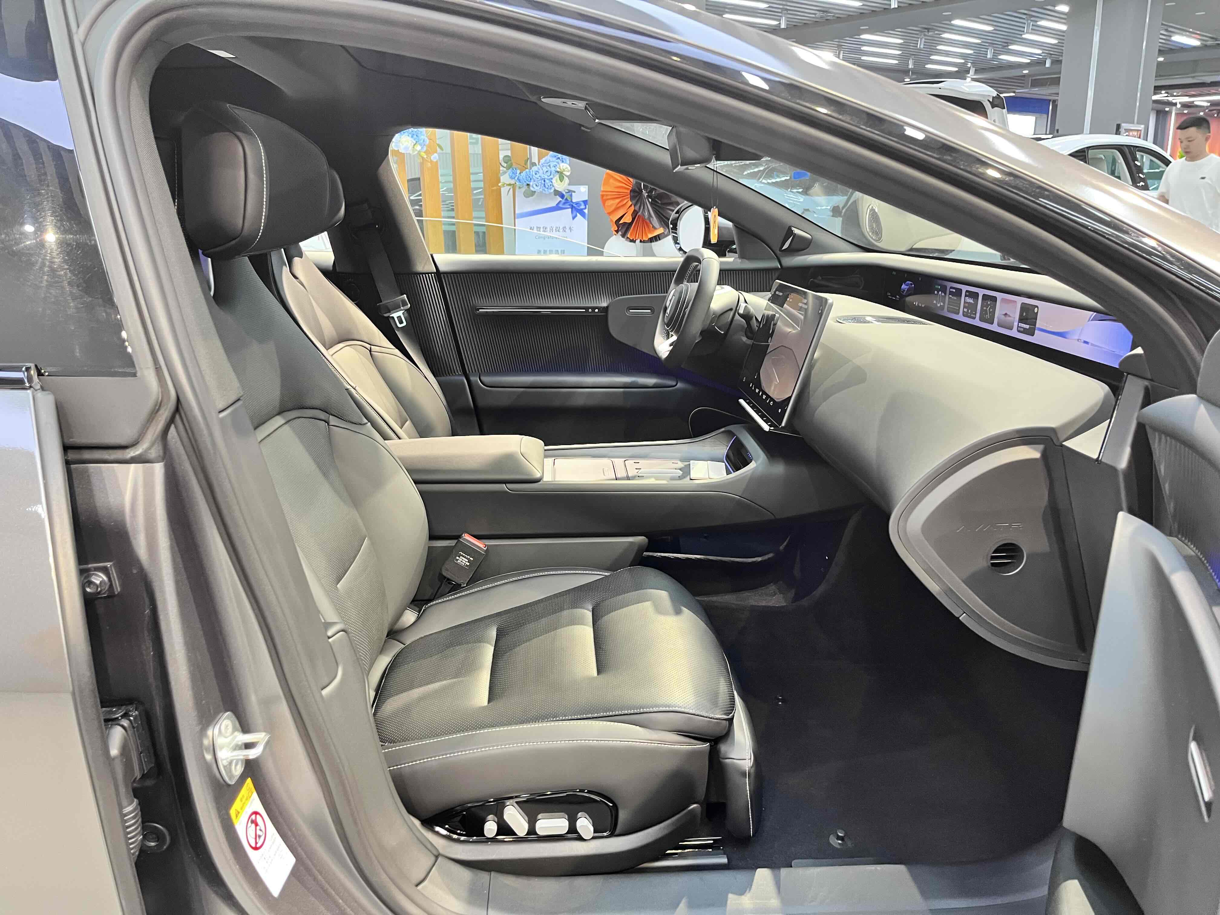 Avatr 12 2024 car image #28