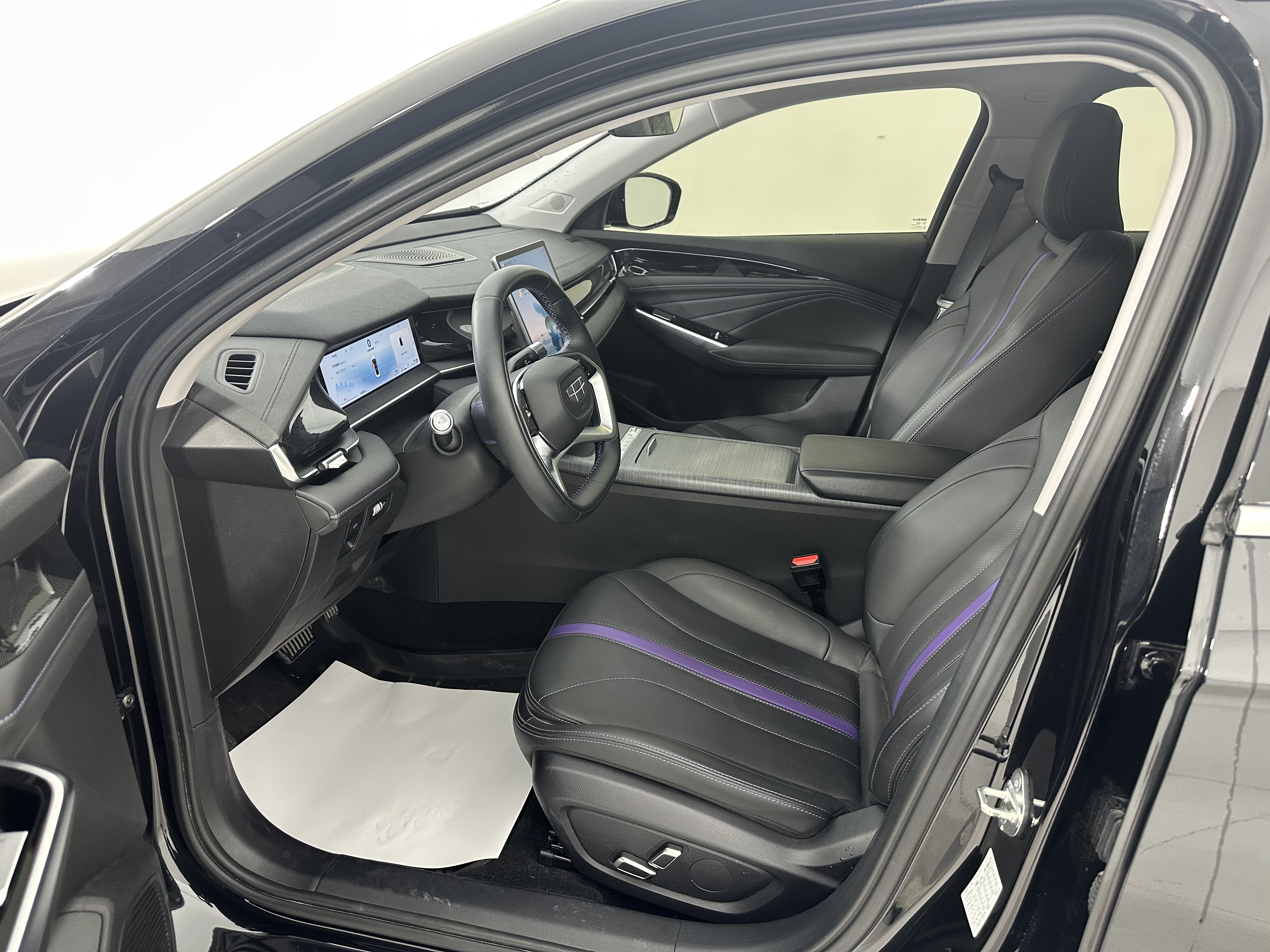 2025 car image #28