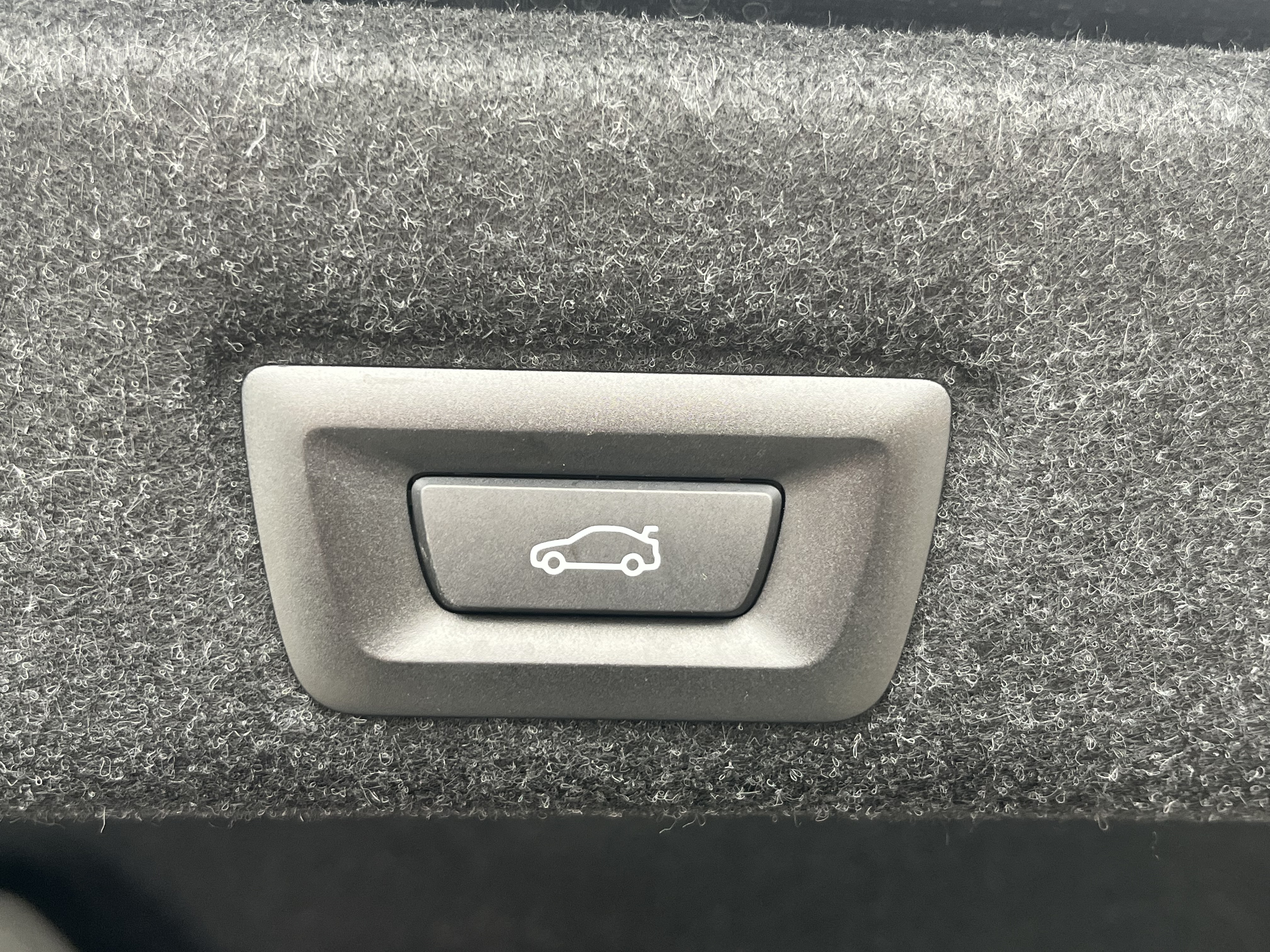 BMW i5 2024 car image #28