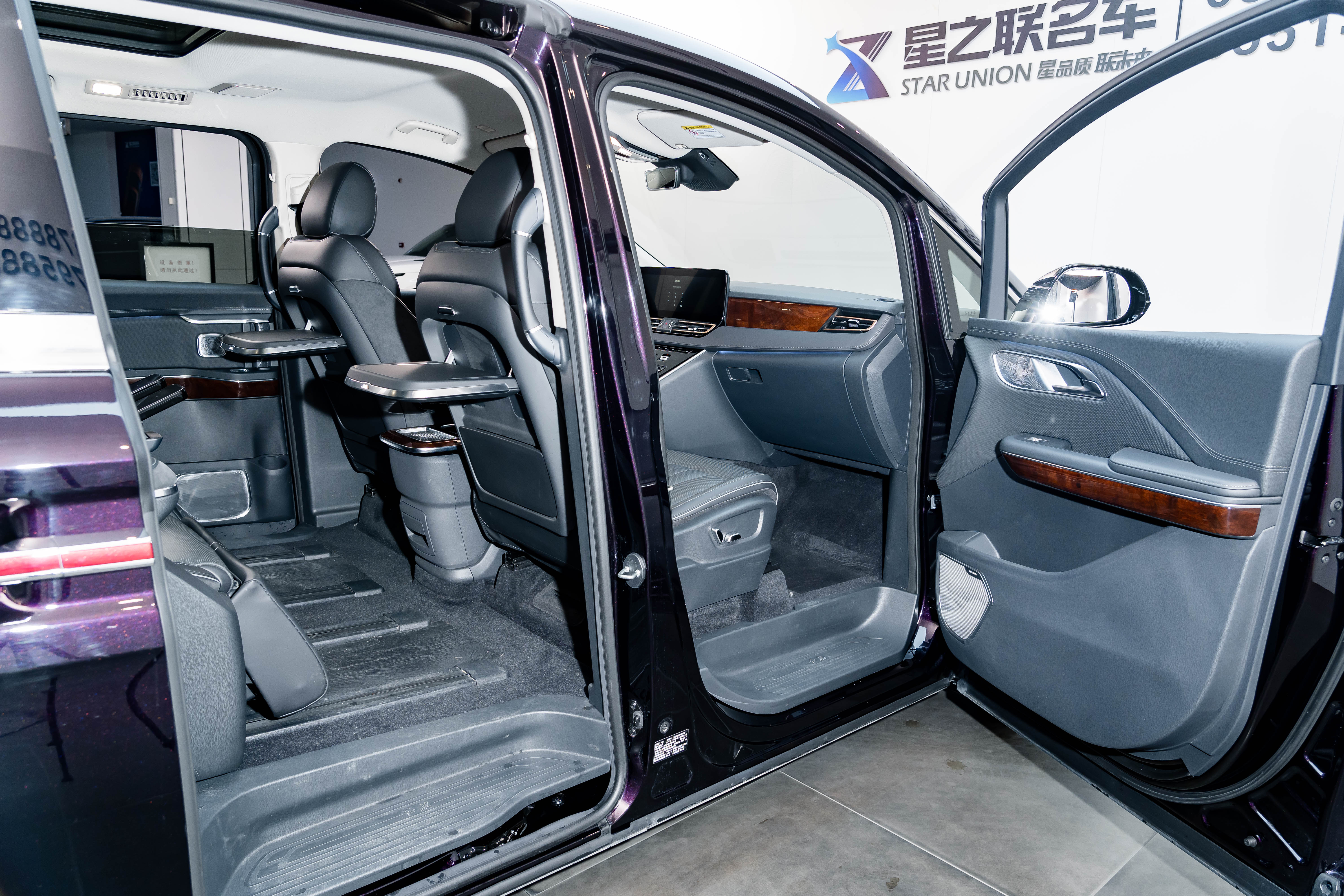 HongQi HQ9 PHEV 2025 #28 HongQi HQ9 PHEV 2025 car image #28