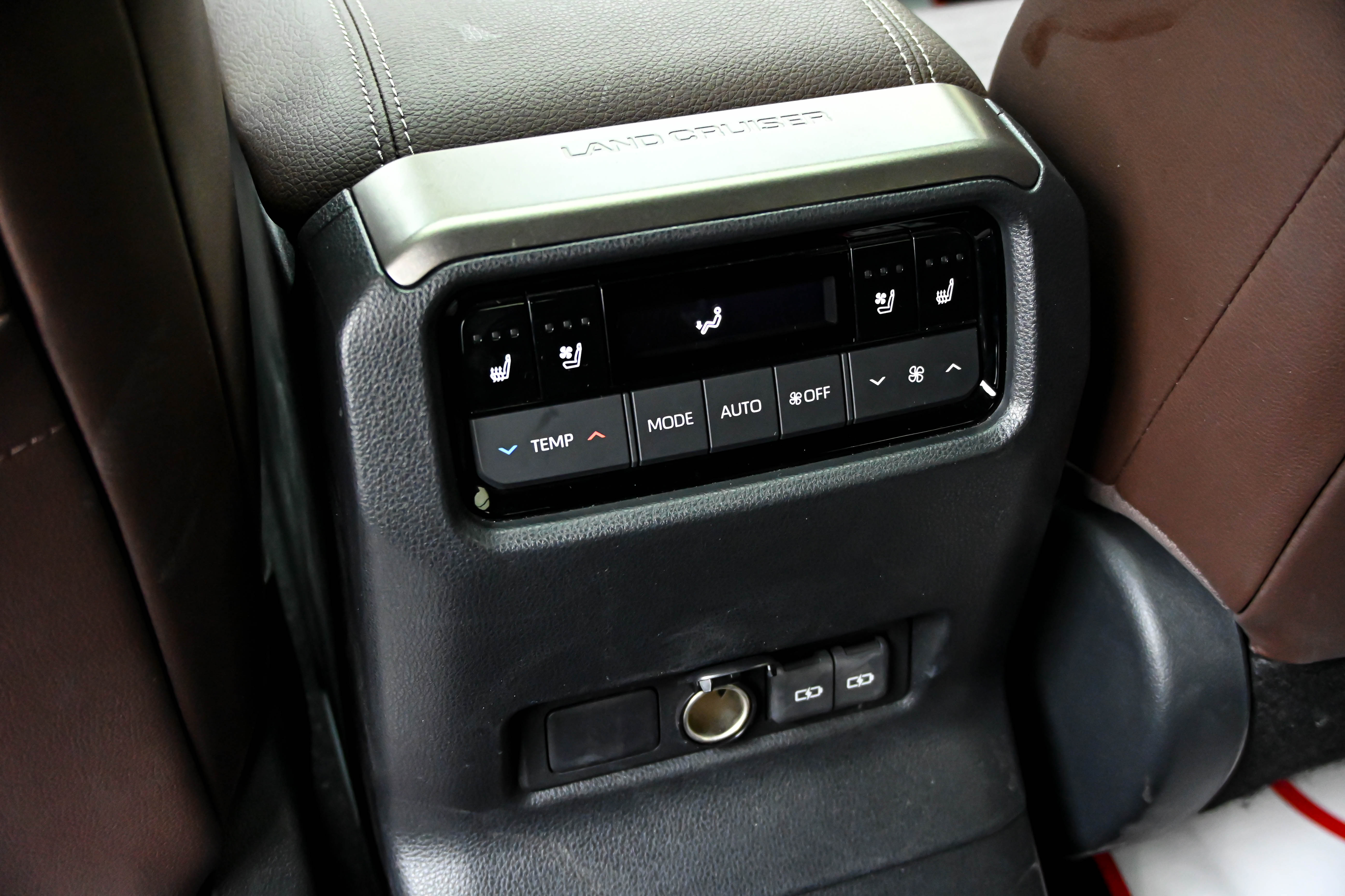 Toyota Land Cruiser Prado 2025 #28 Toyota Land Cruiser Prado 2025 car image #28