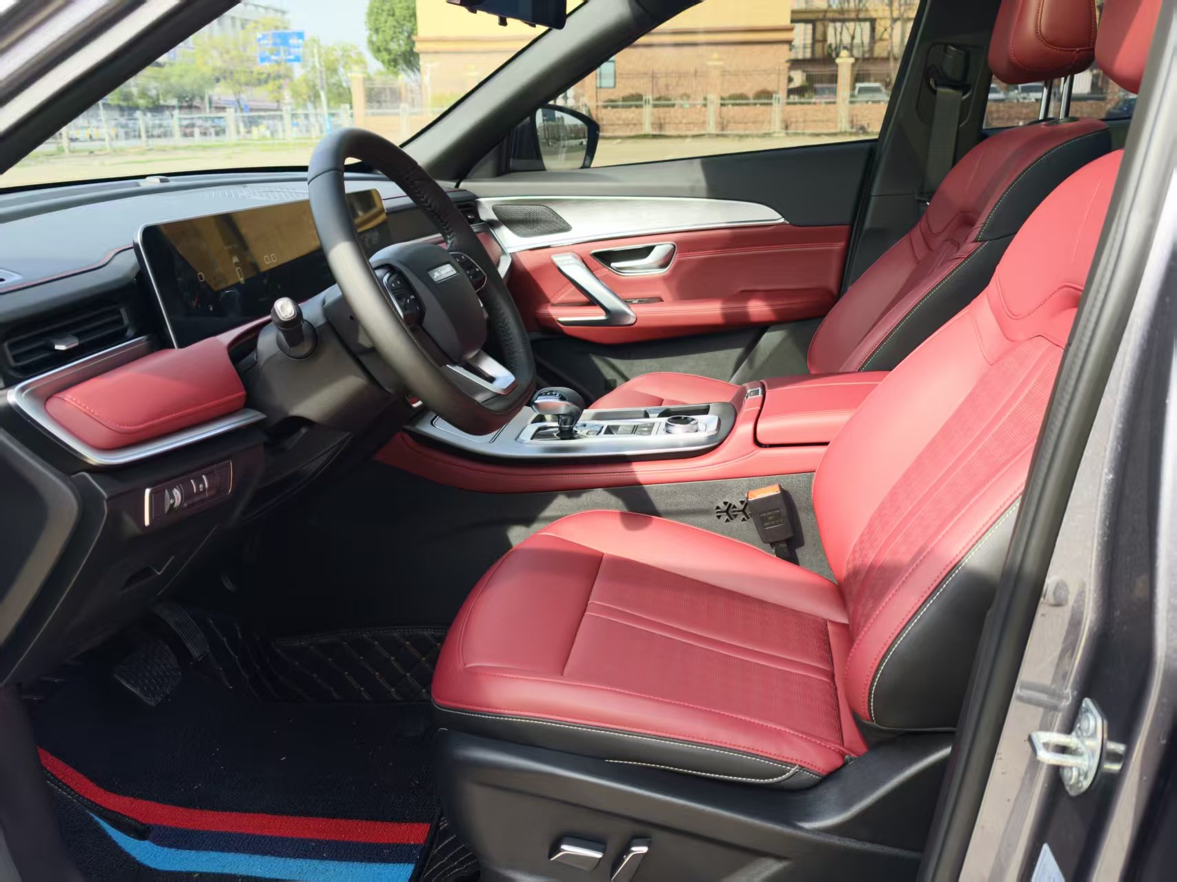 X70 PLUS 2025 car image #28