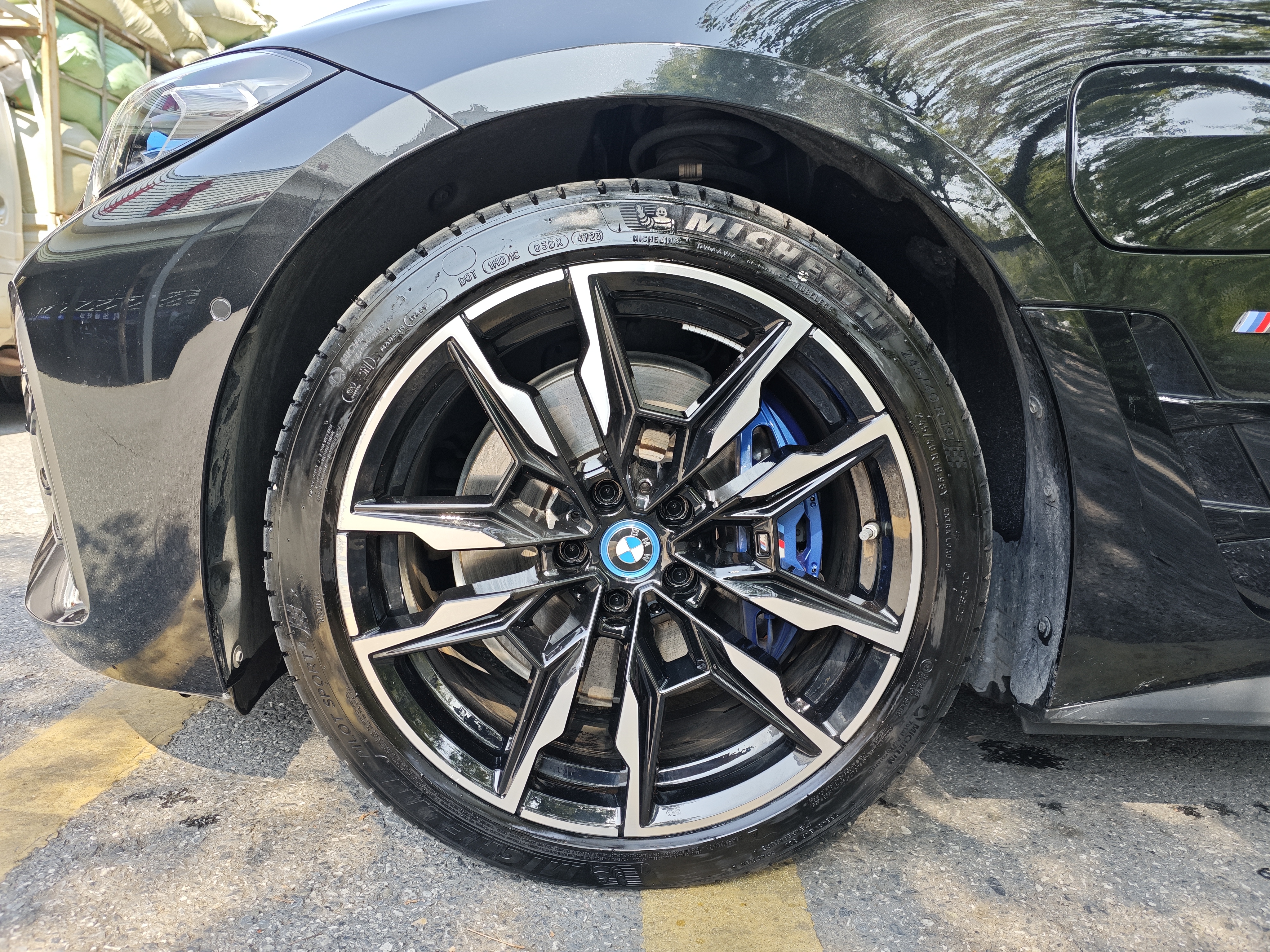 BMW i4 M50 2024 #28 BMW i4 M50 2024 car image #28