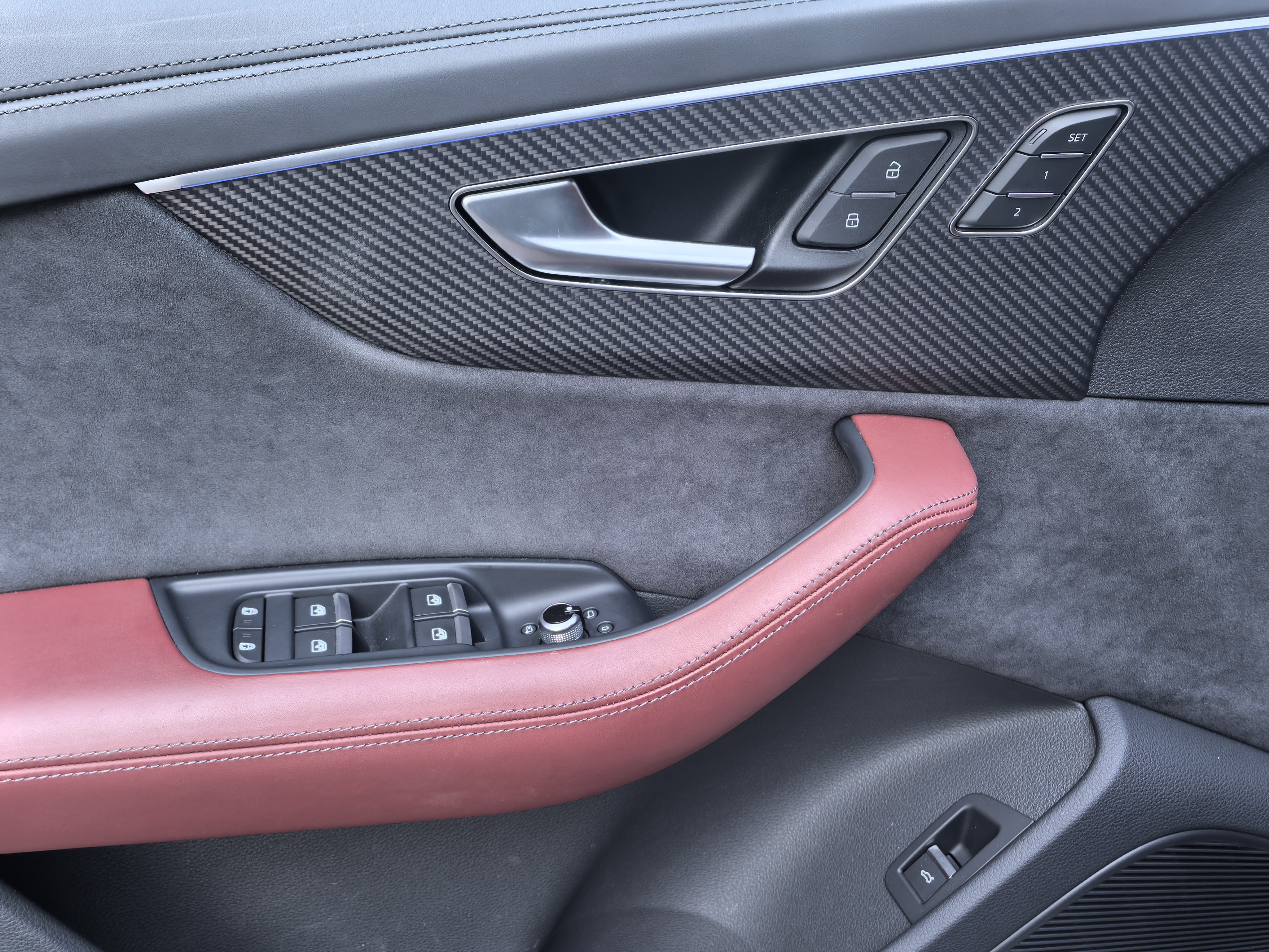 Audi SQ7 2024 car image #28