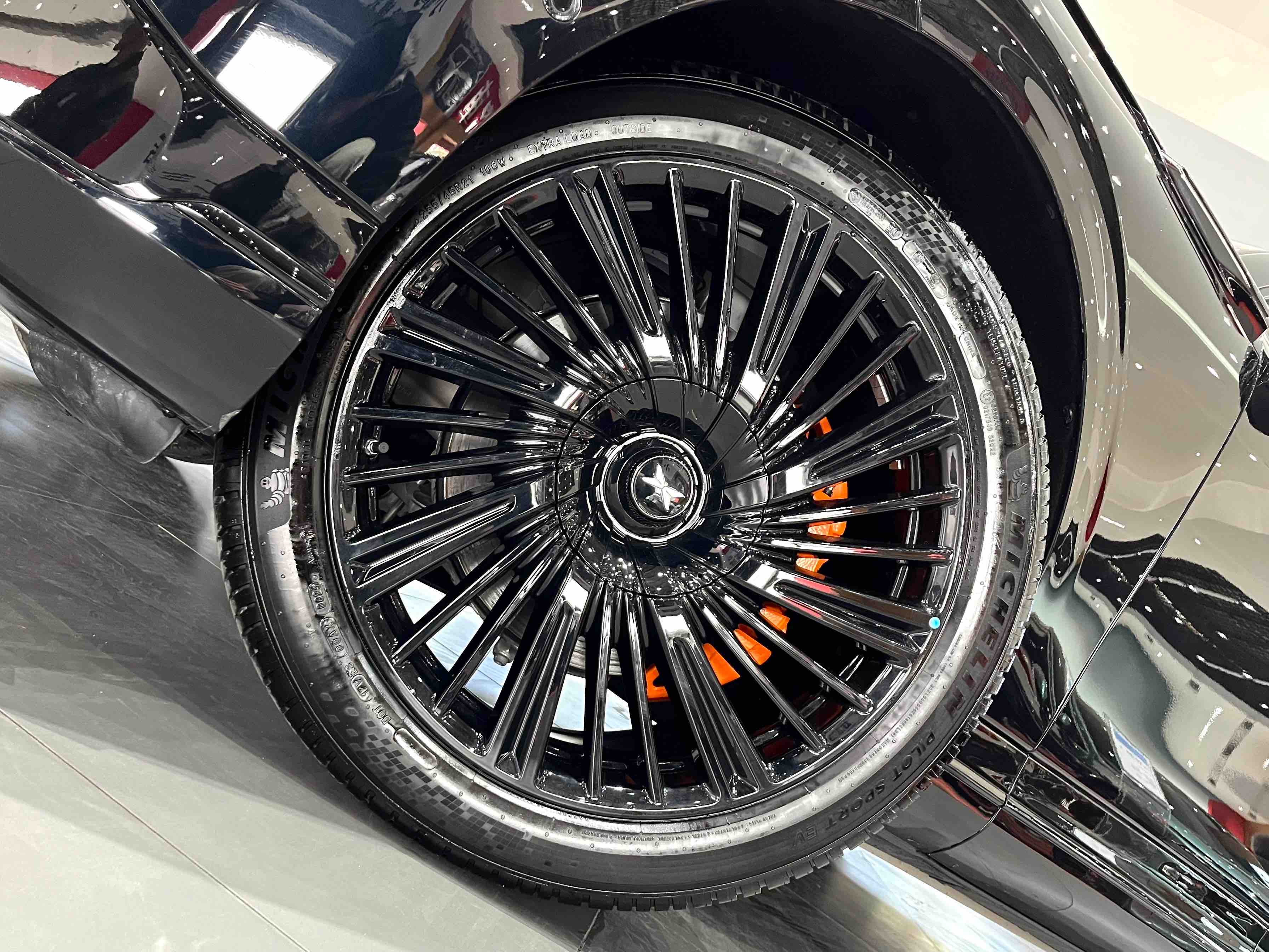 Xpeng G9 2025 صورة سيارة #28