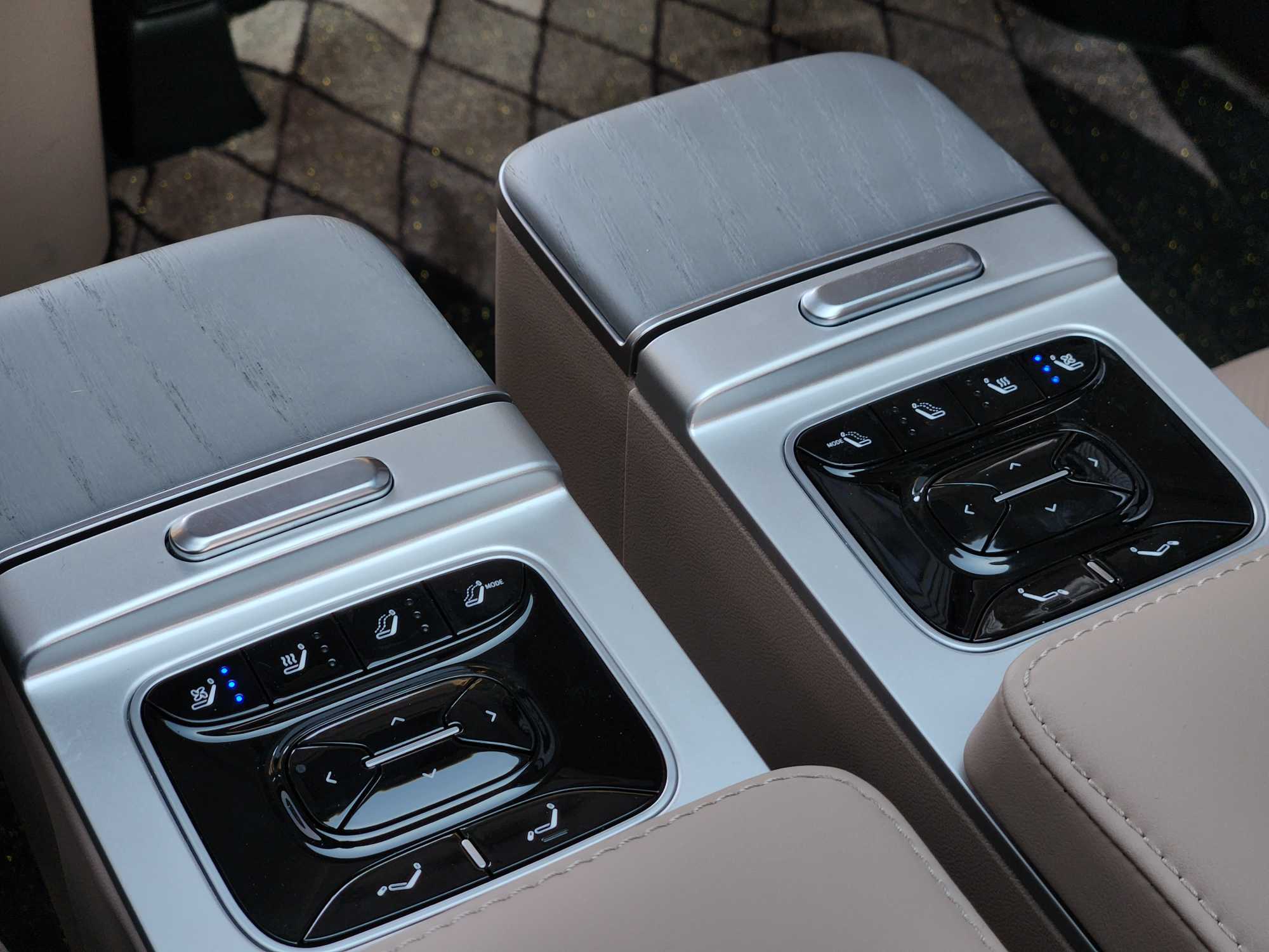 Xpeng X9 2025 imagem de carro #28