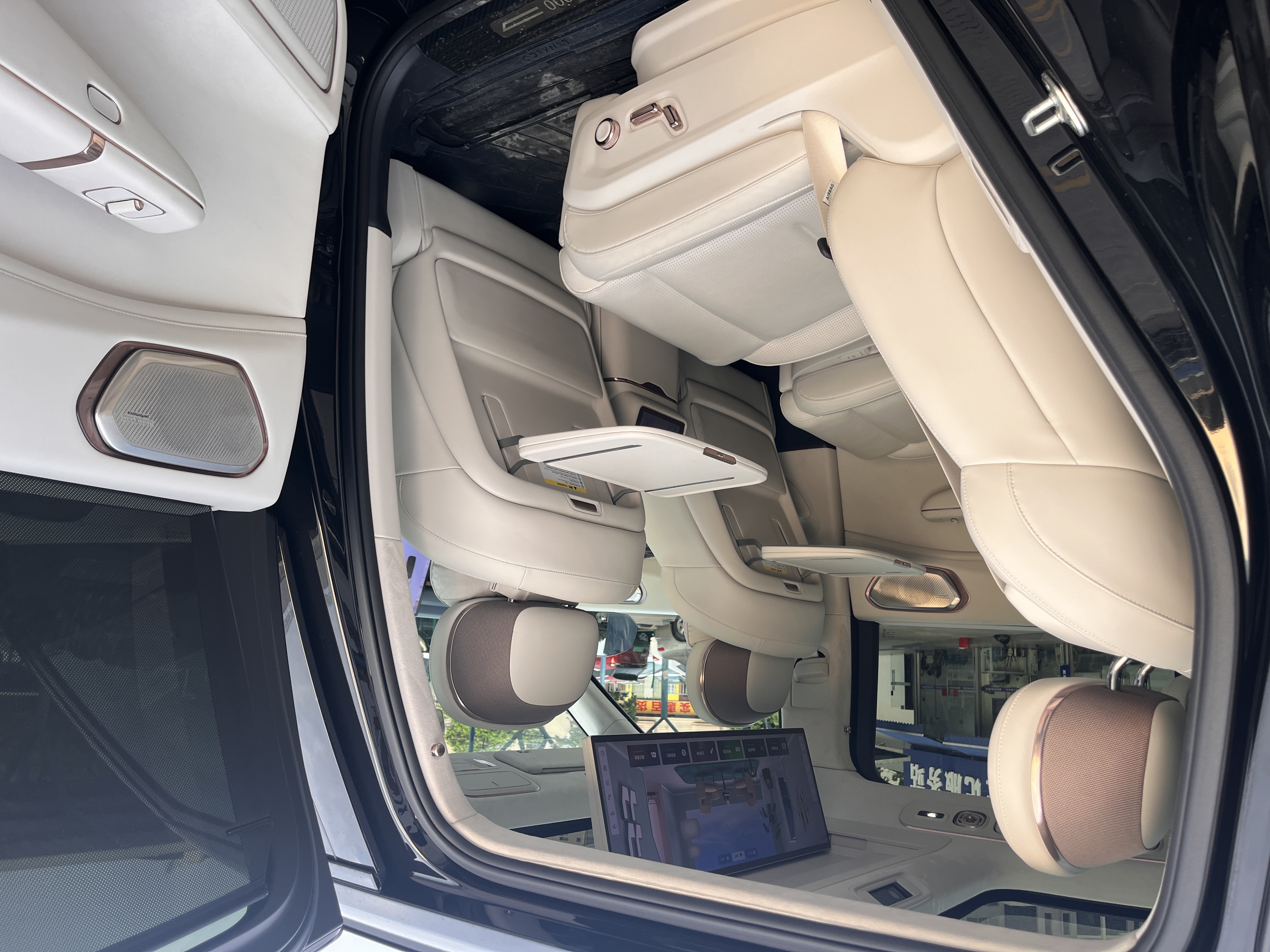 Lynk & Co 900 2025 car image #28