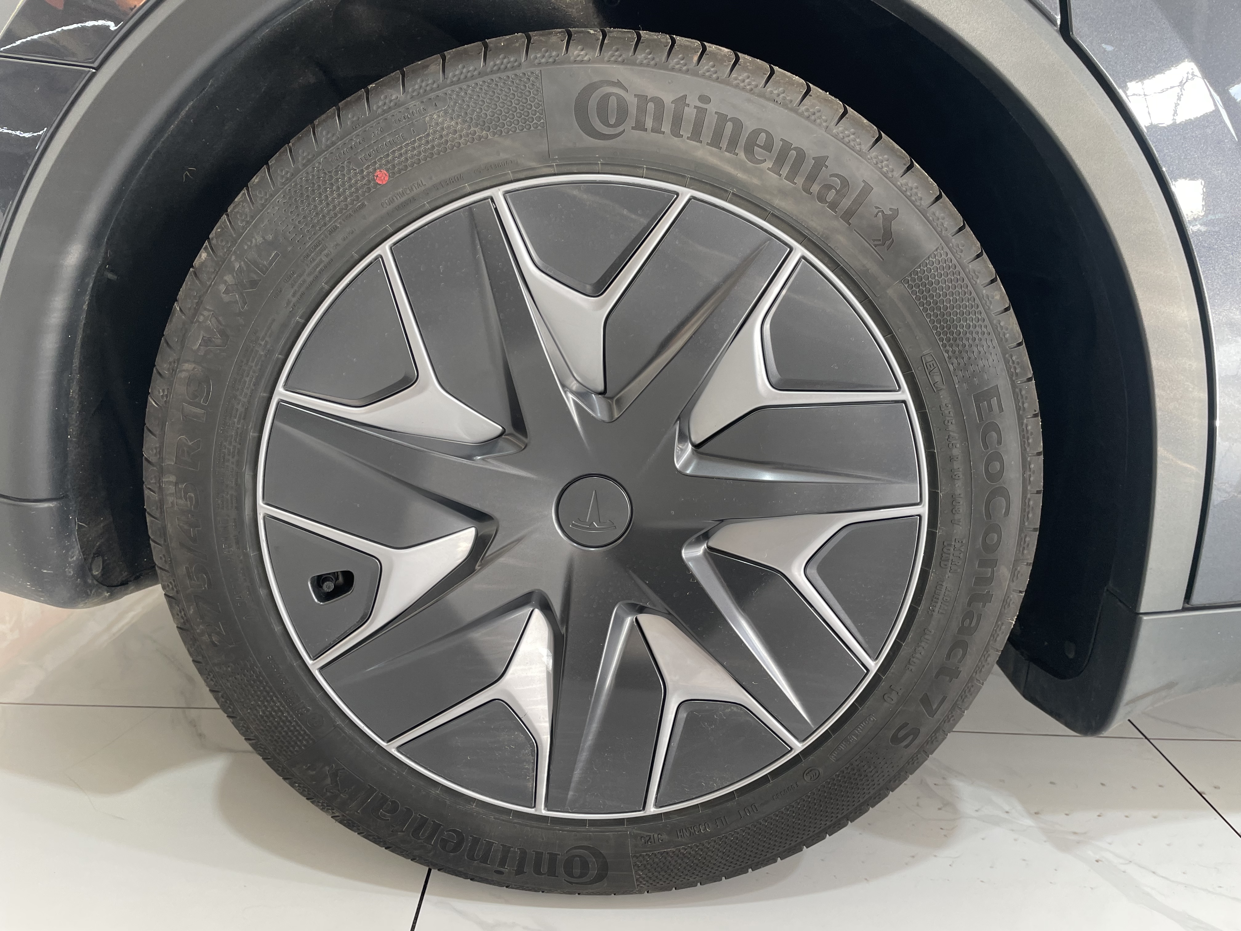 特斯拉 Model Y L 2025 汽车图片 #28