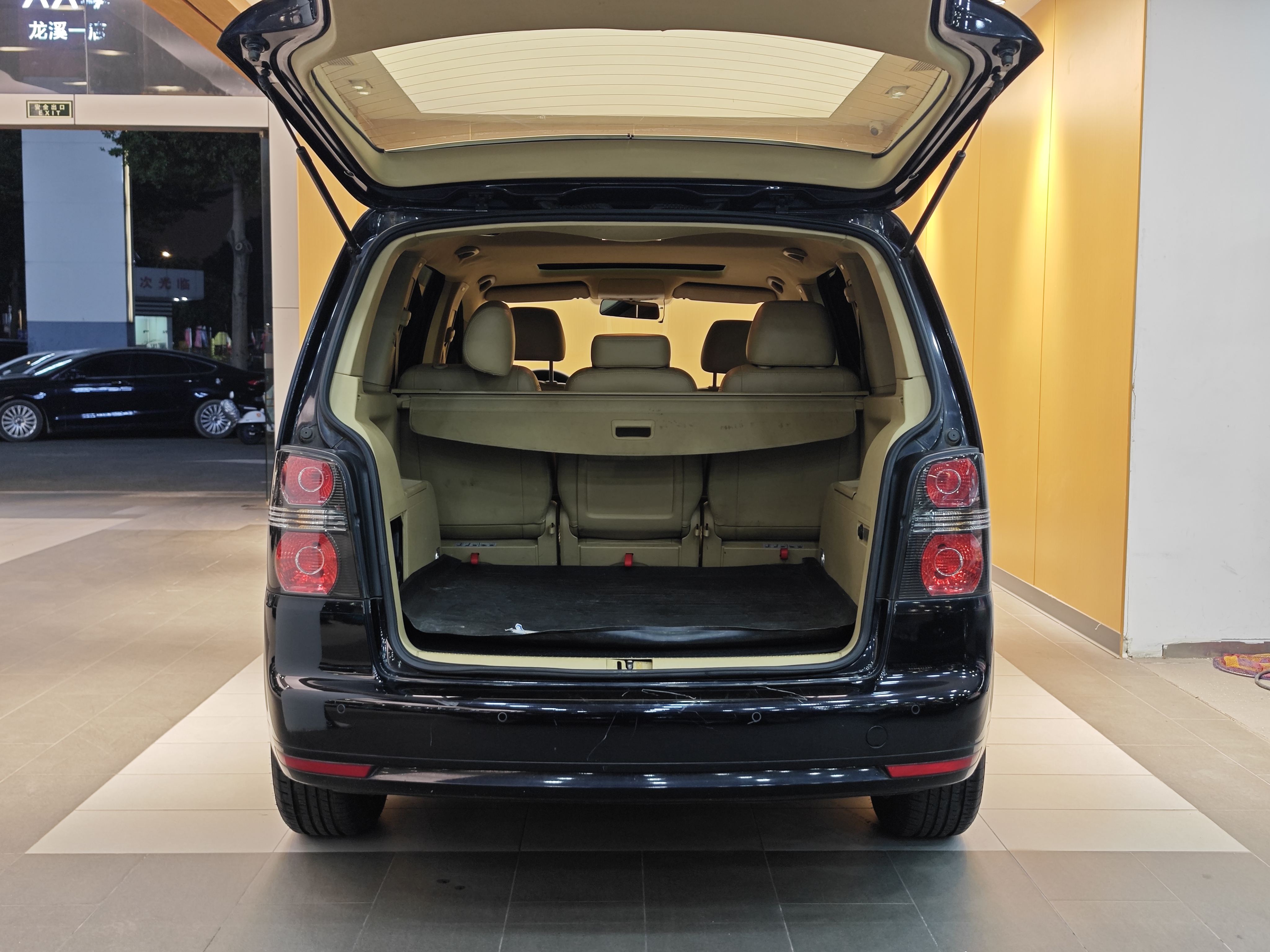 Volkswagen Touran 2011 #28 Volkswagen Touran 2011 immagine di auto #28