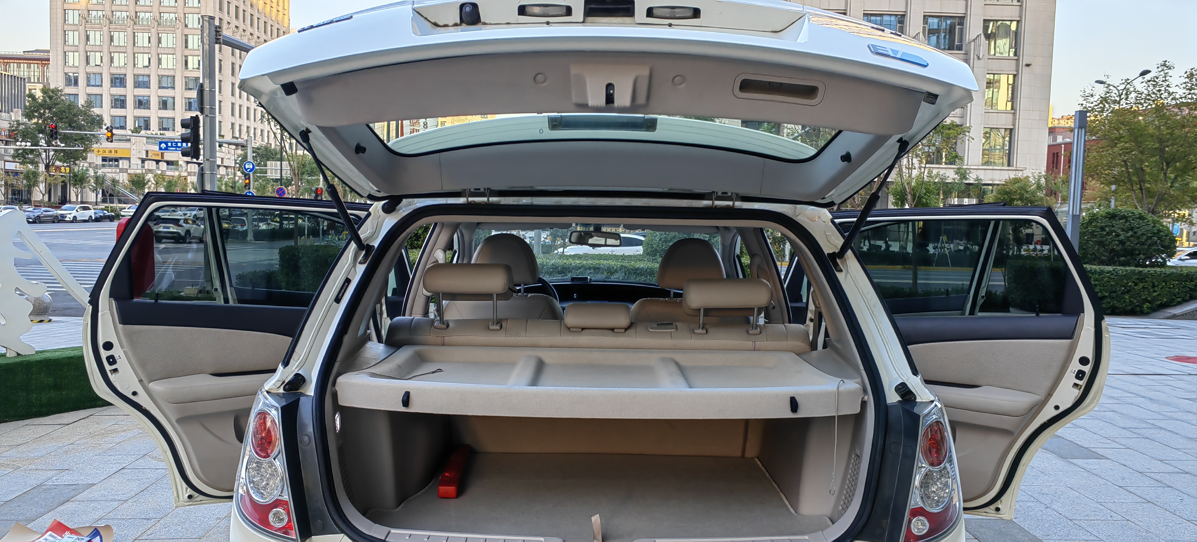 BYD e6 2016 #28 BYD e6 2016 car image #28