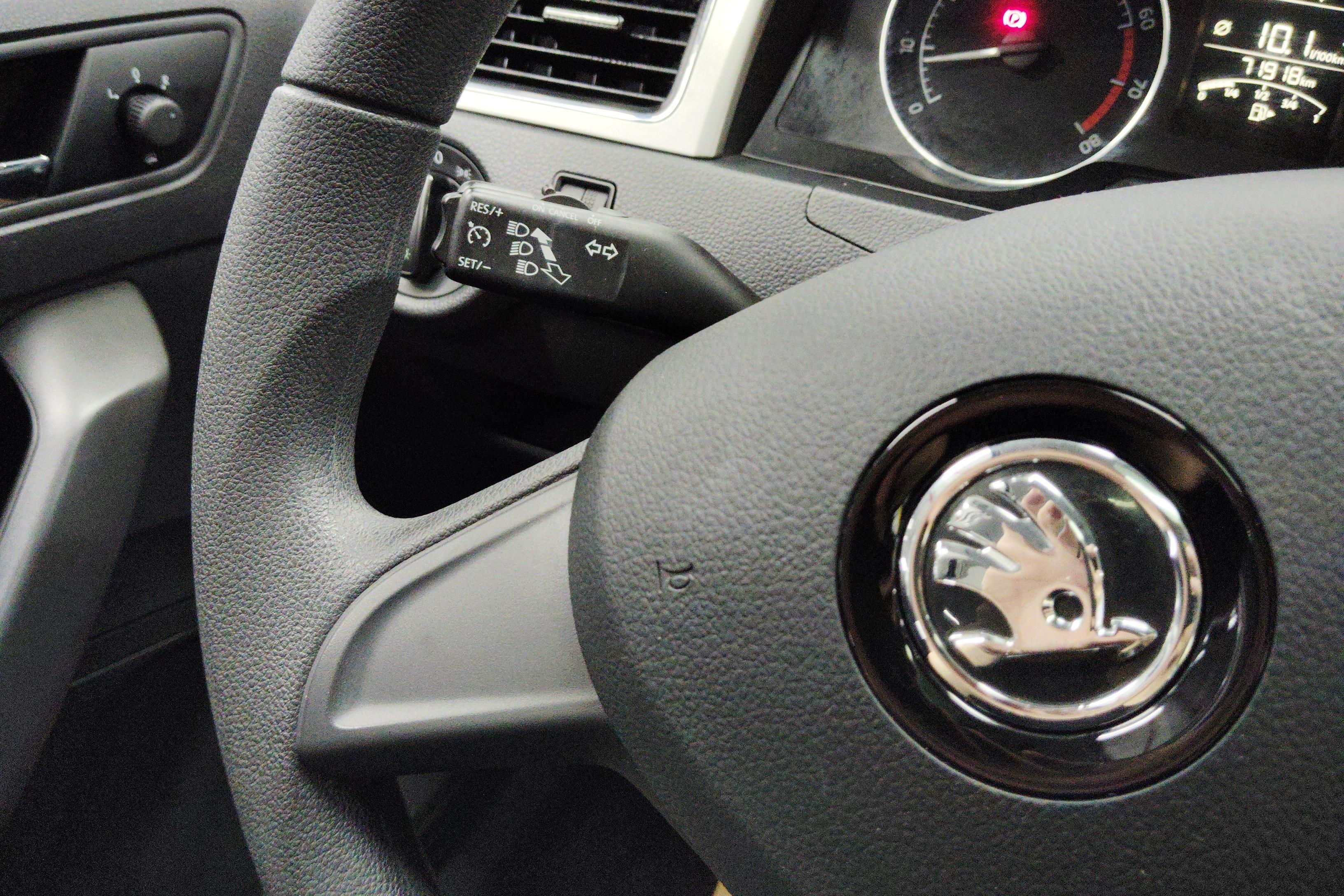 Skoda Rapid Spaceback 2016 car image #28