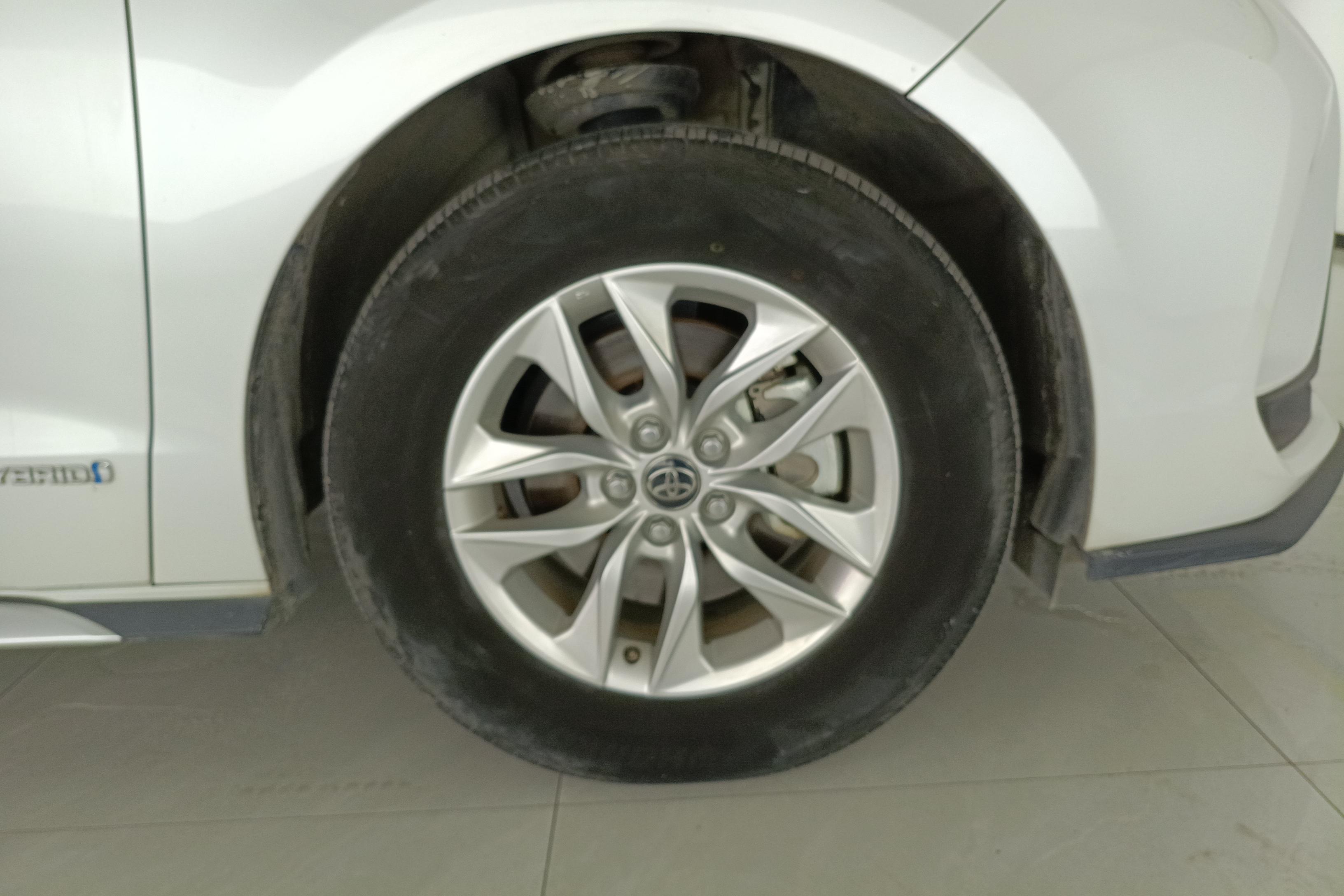 Toyota Granvia 2023 car image #28