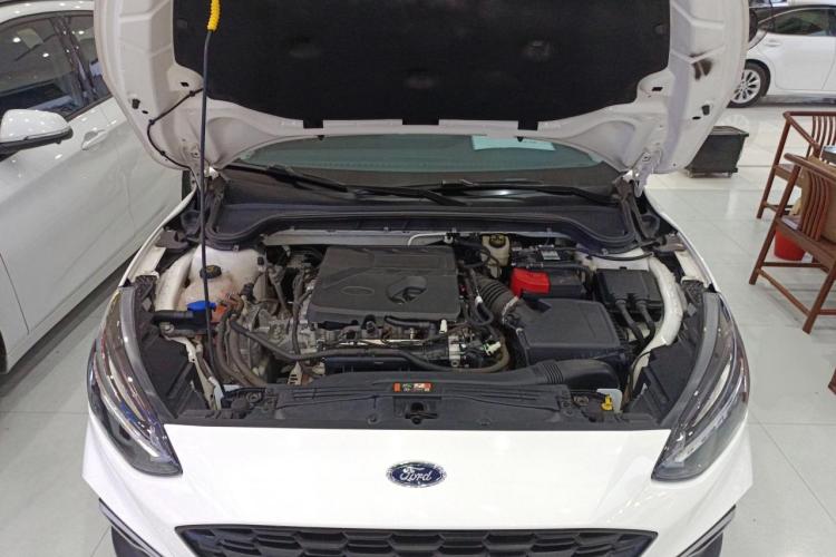 Ford Focus Active 2021 car image #28