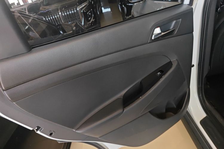 Hyundai Tucson (Imported) 2019 car image #28