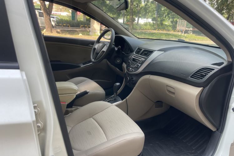 Hyundai Reina 2016 car image #28