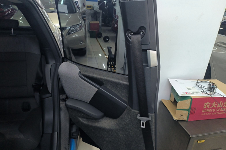 BMW i3 (Imported) 2018 immagine di auto #28