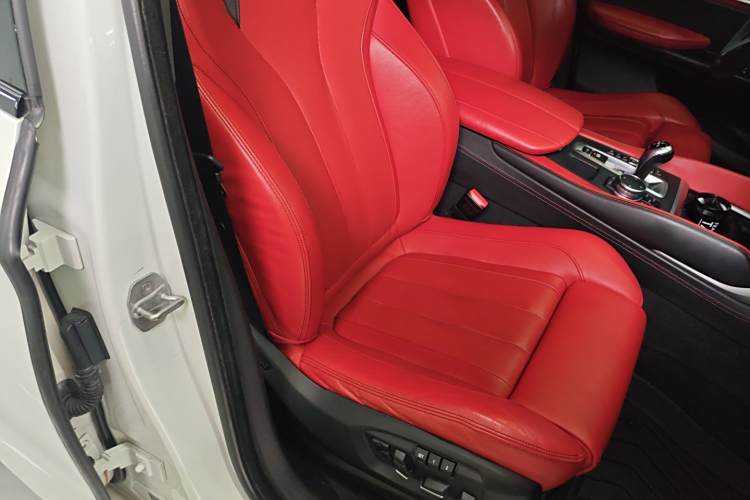 BMW X5 M 2016 car image #28