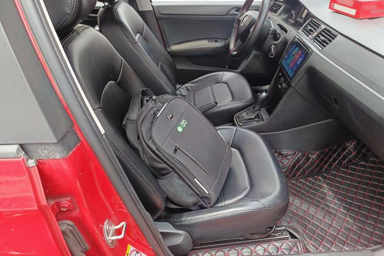 Skoda Rapid Spaceback 2015 car image #28