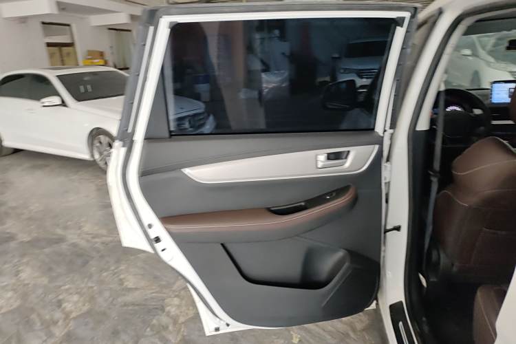 T5 2023 car image #28