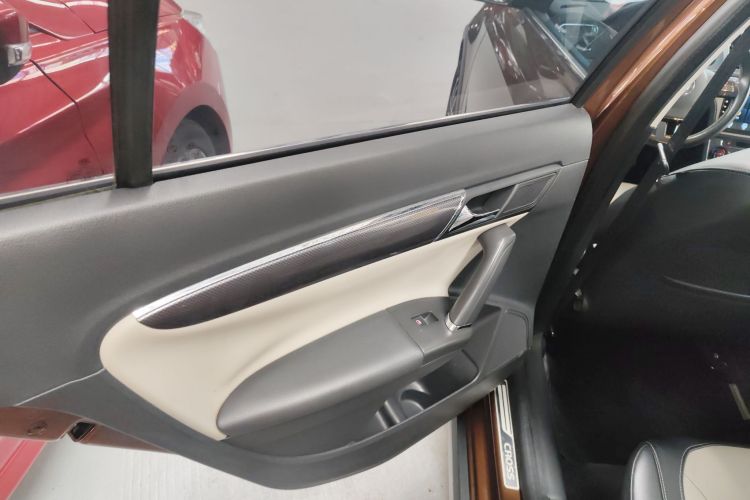 Volkswagen Cross Lavida 2017 صورة سيارة #28