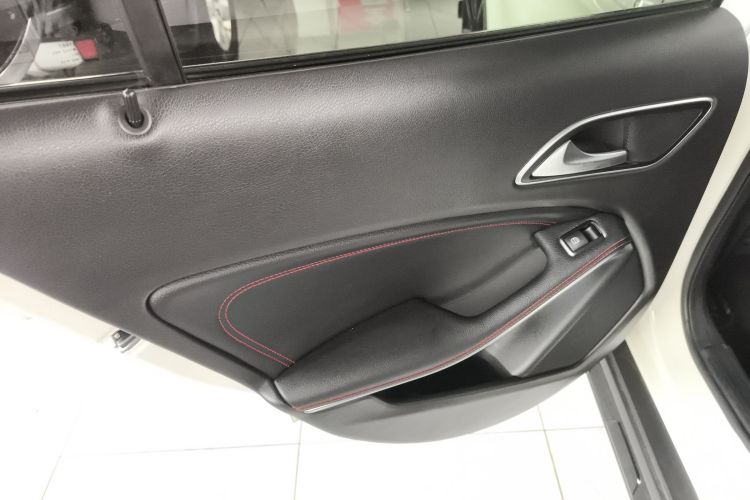 Mercedes-Benz GLA AMG 2019 car image #28