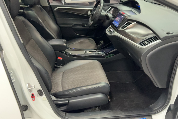 Honda Jade 2017 car image #28