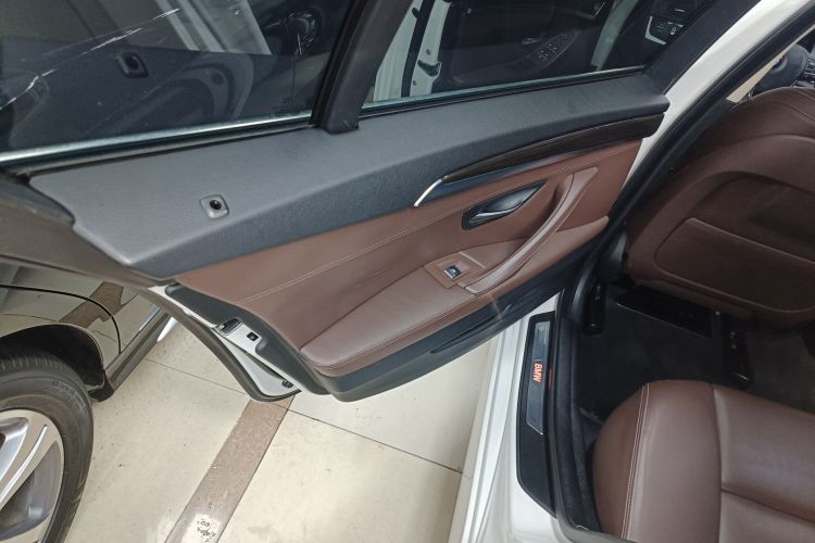 BMW 5 Series 2016 car image #28