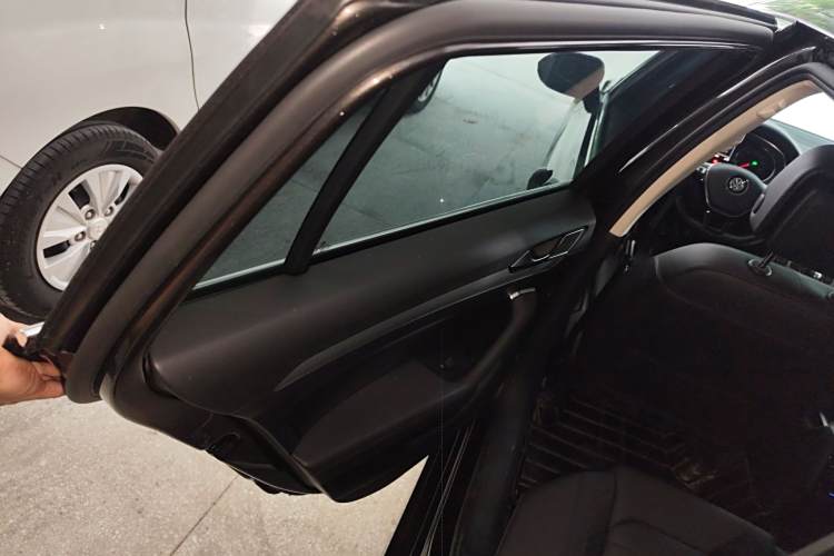 Volkswagen Passat Variant 2018 immagine di auto #28