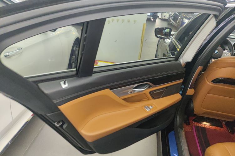 BMW M760Le 2021 #28 BMW M760Le 2021 car image #28