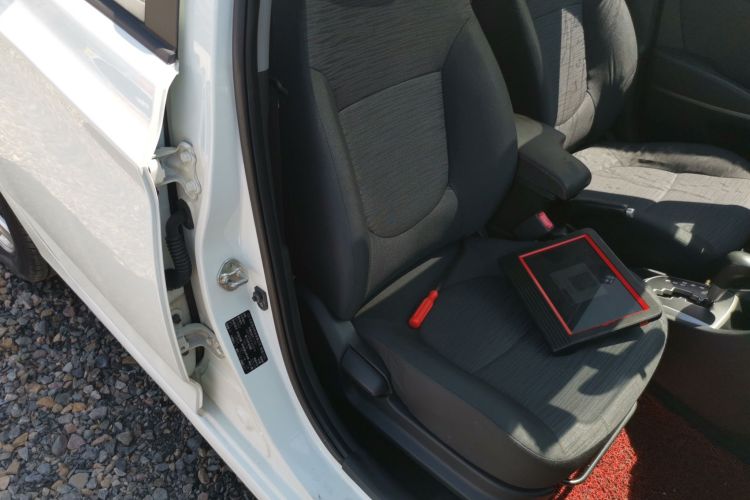 Hyundai Reina Hatchback 2015 car image #28