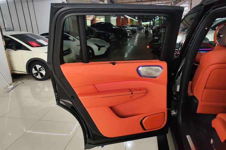 Lynk & Co 900 2025 car image #28