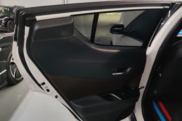 Toyota C-HR EV 2020 immagine di auto #28