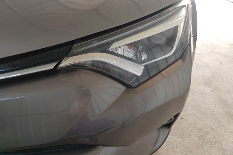 Toyota RAV4 (Imported) 2017 #28 Toyota RAV4 (Imported) 2017 immagine di auto #28