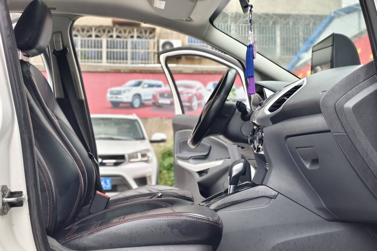 Ford EcoSport 2016 изображение автомобиля #28