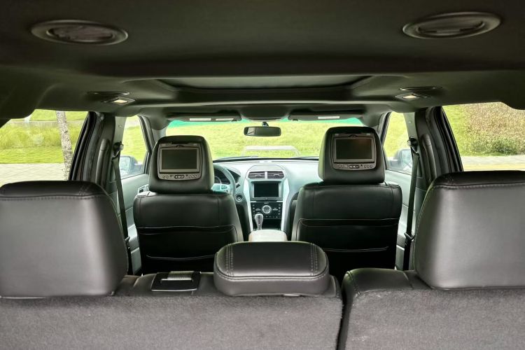 Ford Explorer (Imported) 2015 #28 Ford Explorer (Imported) 2015 car image #28