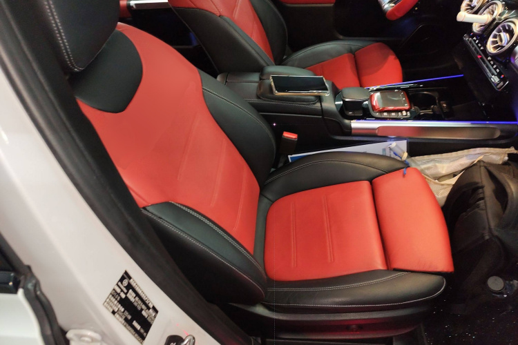 Mercedes-Benz GLB AMG 2020 immagine di auto #28