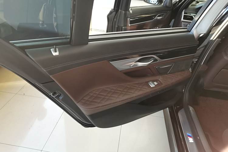 BMW M760Le 2022 #28 BMW M760Le 2022 car image #28