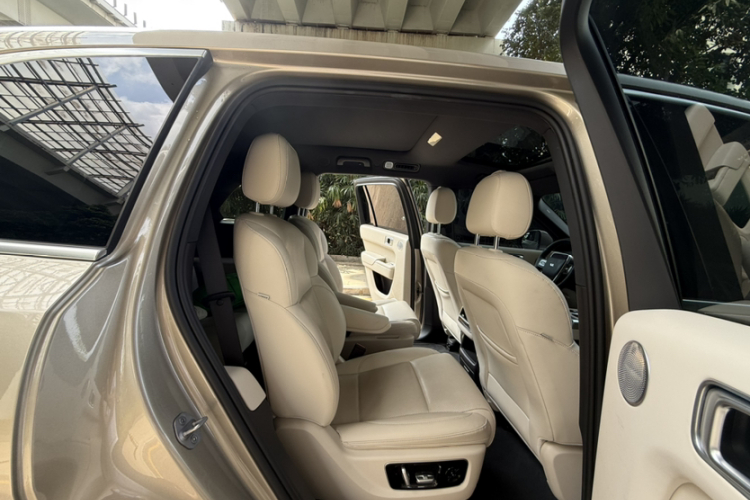 Li L8 2023 изображение автомобиля #28